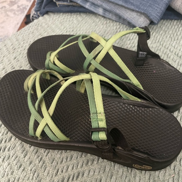 Chaco sandals EUC two-toned green adjustable straps for size 8-9 
Smoke free - Picture 2 of 5
